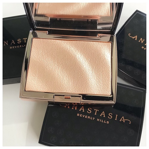 Anastasia Beverly Hills Amrezy Highlighter Review & Swatch