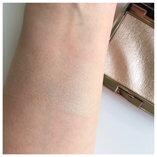 Anastasia Beverly Hills Amrezy Highlighter Review & Swatches