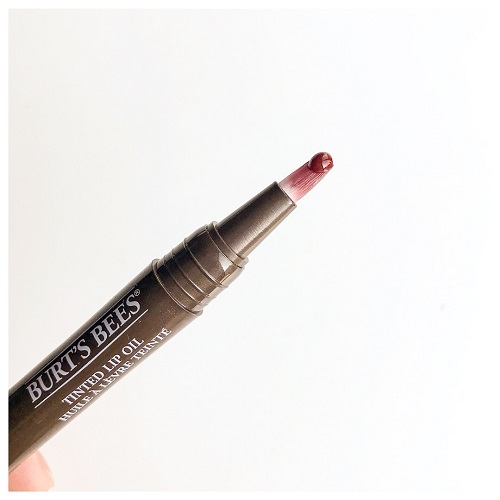 Burts Bees Tinted Lip Oil Review & Photo (630 Misted Plum)