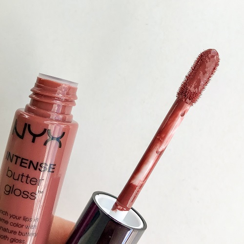 NYX Cosmetics Intense Butter Gloss Review & Photo (Chocolate Crepe)