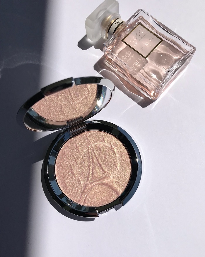 Becca Shimmering Skin Perfector Pressed Highlighter Parisian Lights Review & Swatch