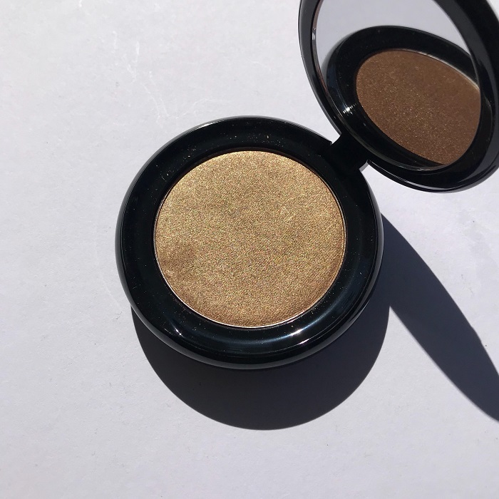 Marc Jacobs O!mega Shadow Gel Powder Eyeshadow Review & Photos (Brav-O!)