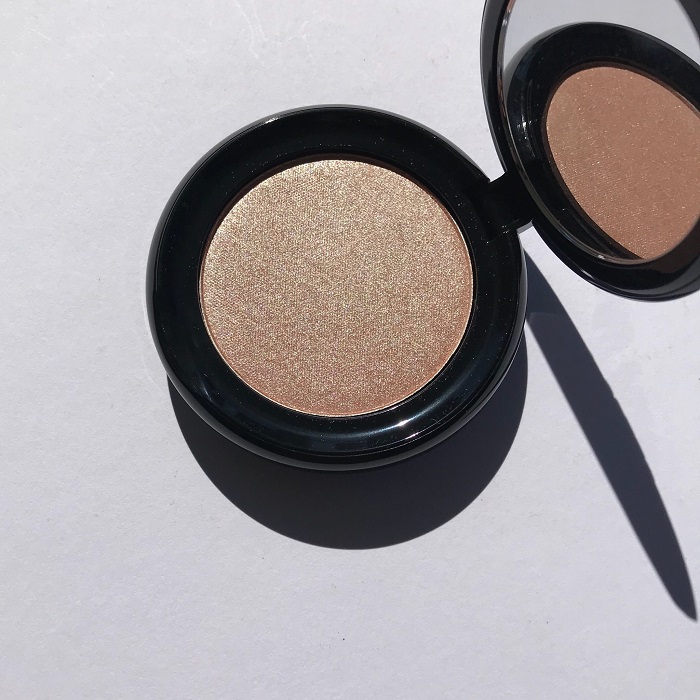 Marc Jacobs O!mega Shadow Gel Powder Eyeshadow Review & Photos (Prim-O!)