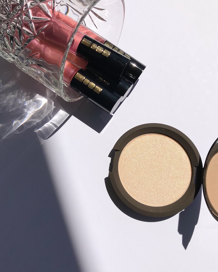 Becca Shimmering Skin Perfector Pressed Highlighter Moonstone Review & Swatches