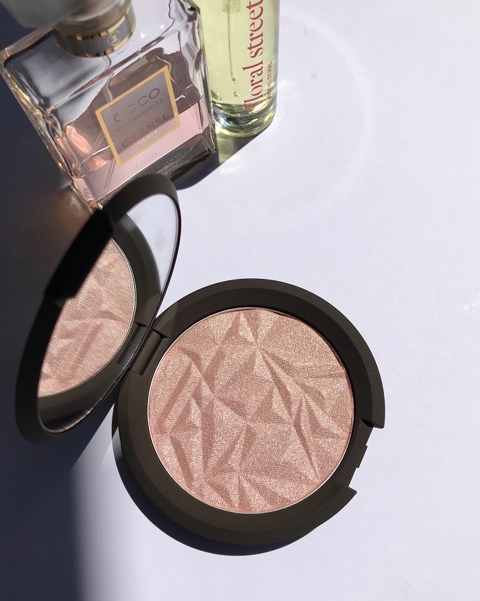 Becca Shimmering Skin Perfector Pressed Highlighter Rose Quartz Review & Swatches