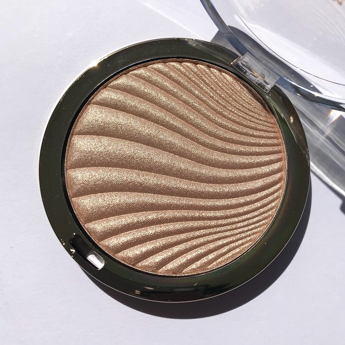 Milani Strobelight Instant Glow Powder Review & Photos (Sunglow)