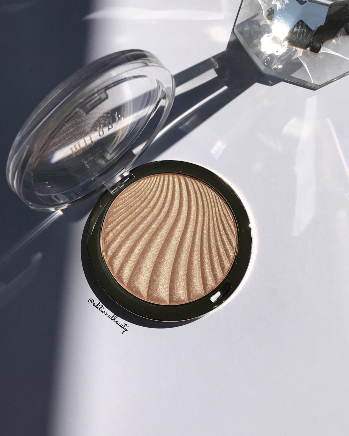 Milani Strobelight Instant Glow Powder Review & Swatches (Sunglow)