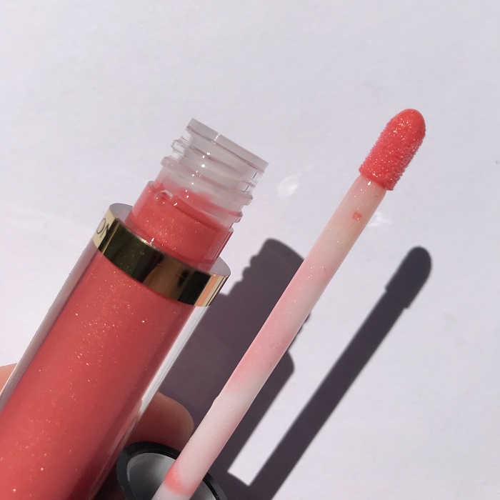 Revlon Super Lustrous Lipgloss Review & Swatches (Pango Peach)