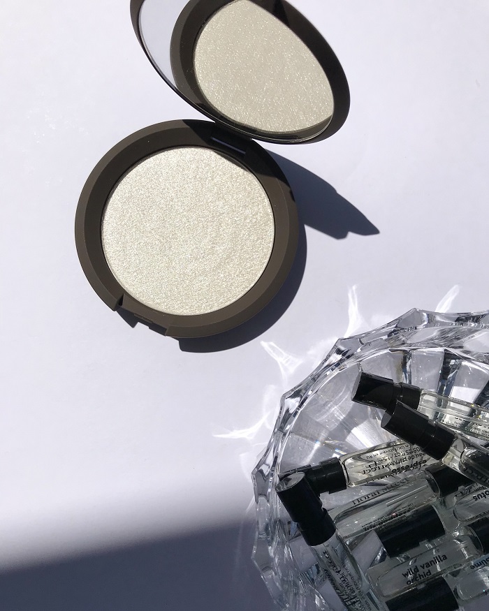 Becca Shimmering Skin Perfector Pressed Highlighter Pearl Review & Swatch