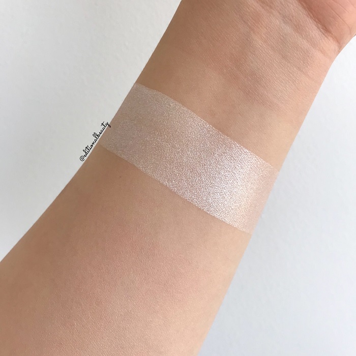 Becca Shimmering Skin Perfector Pressed Highlighter Pearl Review & Swatches (Indoor Light)