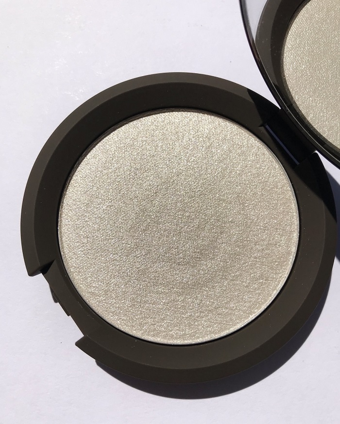 Becca Shimmering Skin Perfector Pressed Highlighter Pearl Review & Swatches