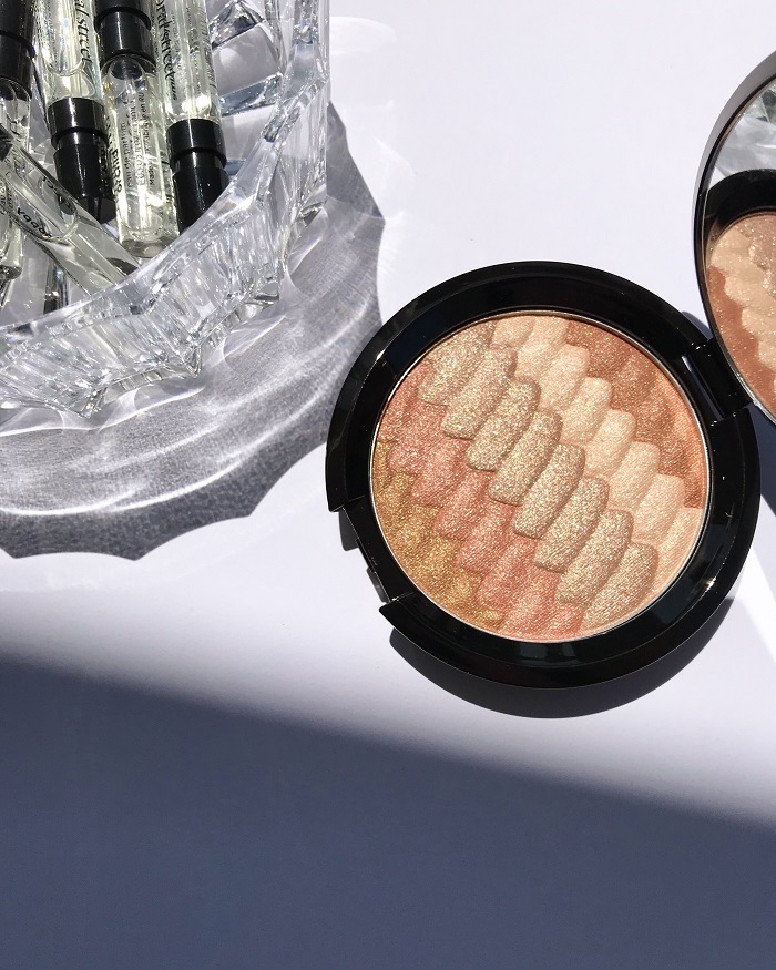 Becca Shimmering Skin Perfector Pressed Highlighter Gradient Glow Review & Swatch