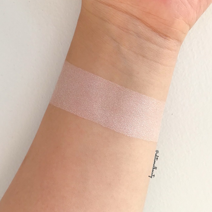 Becca Shimmering Skin Perfector Pressed Highlighter Prismatic Amethyst Swatch